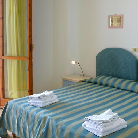 פסארו Hotel Embassy מראה חיצוני תמונה
