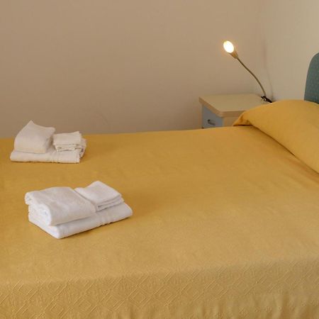 פסארו Hotel Embassy מראה חיצוני תמונה