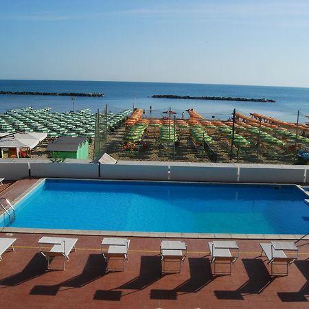 פסארו Hotel Embassy מראה חיצוני תמונה