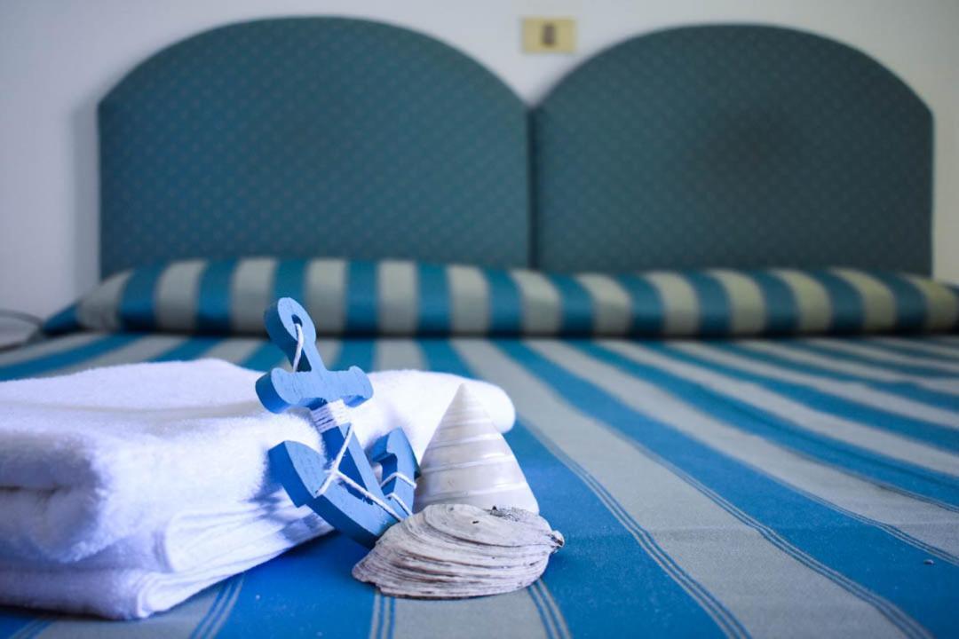 פסארו Hotel Embassy מראה חיצוני תמונה