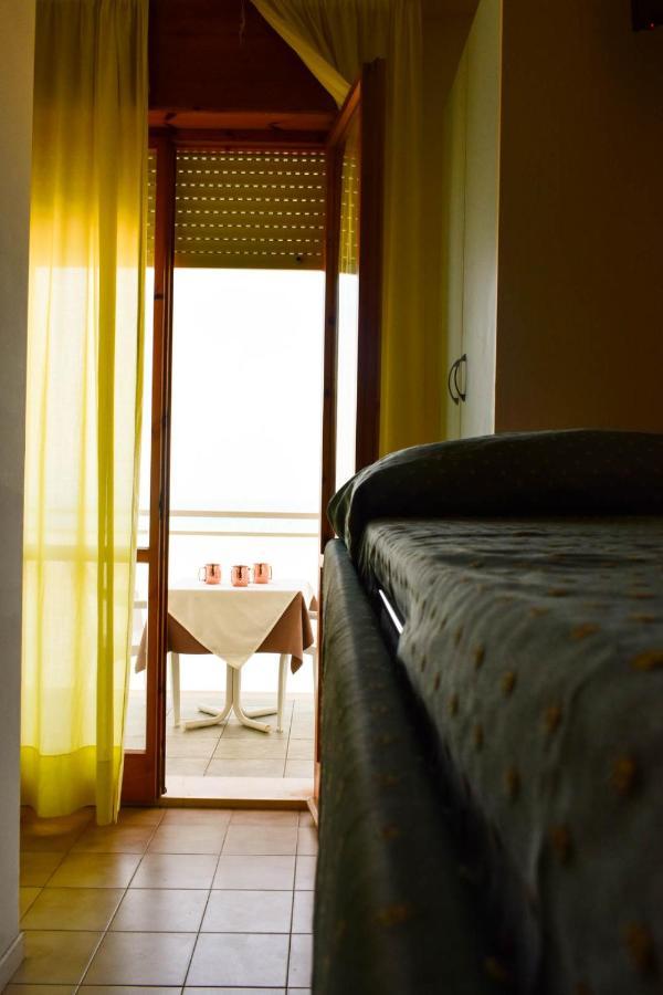 פסארו Hotel Embassy מראה חיצוני תמונה