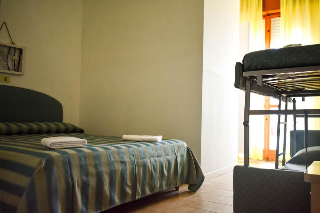פסארו Hotel Embassy מראה חיצוני תמונה
