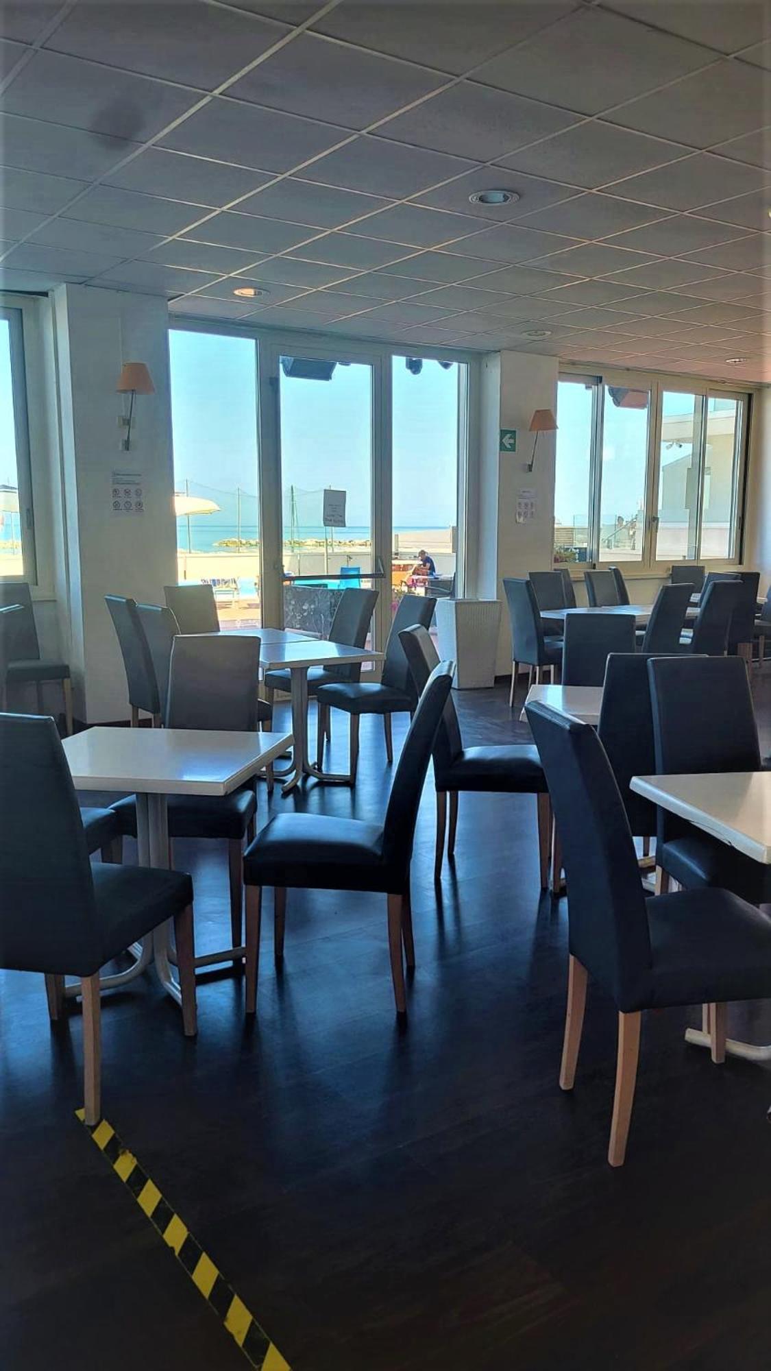 פסארו Hotel Embassy מראה חיצוני תמונה