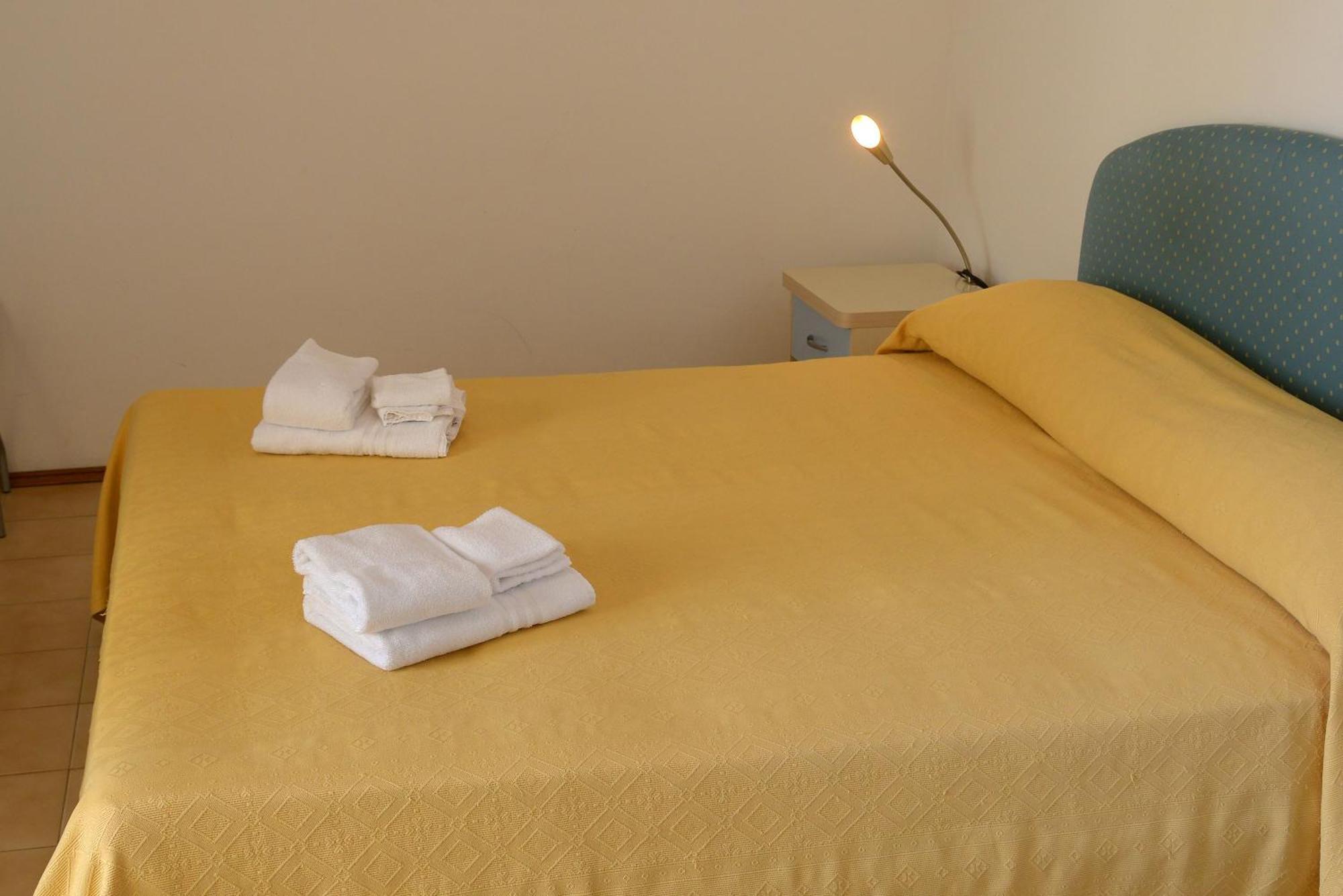 פסארו Hotel Embassy מראה חיצוני תמונה
