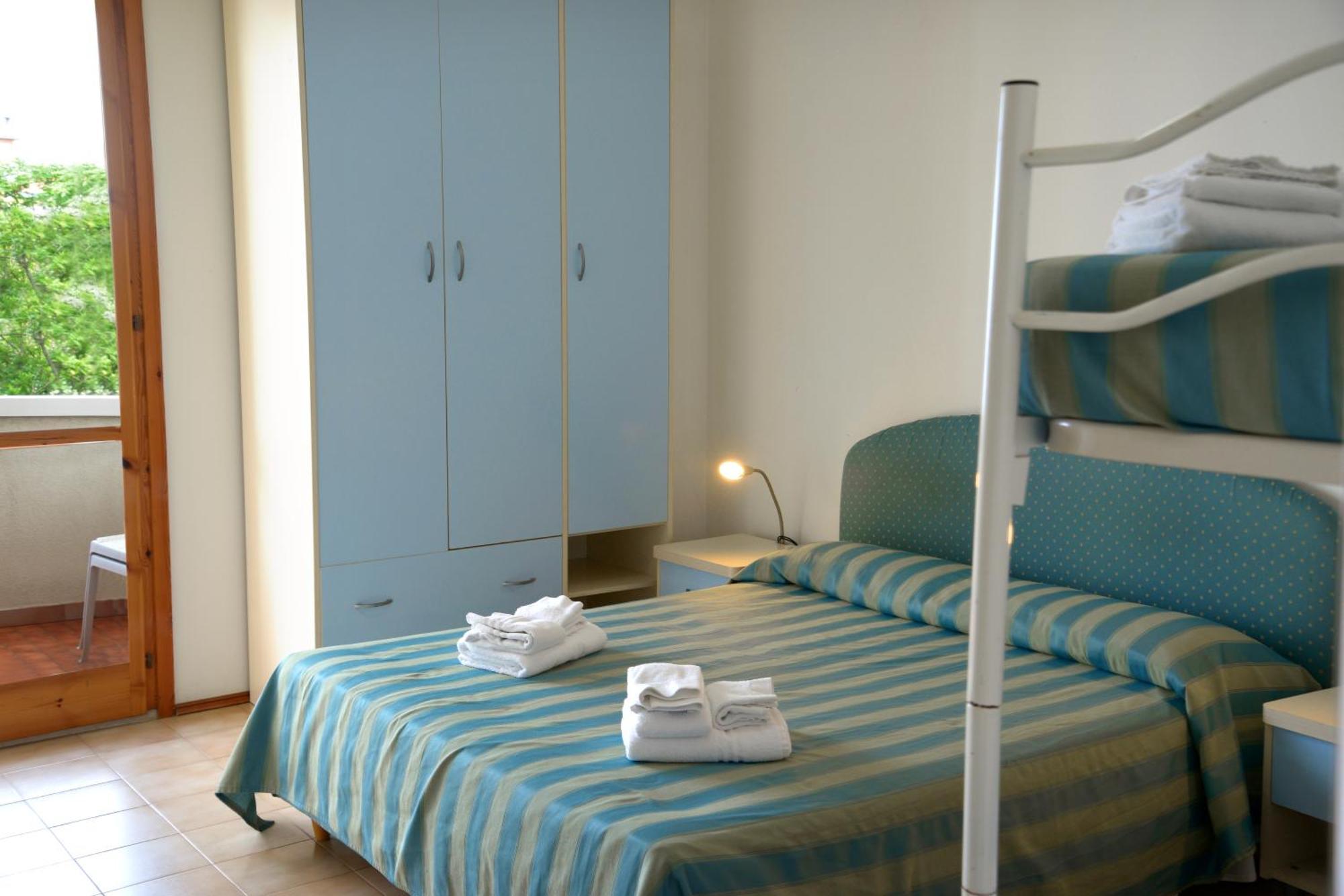 פסארו Hotel Embassy מראה חיצוני תמונה