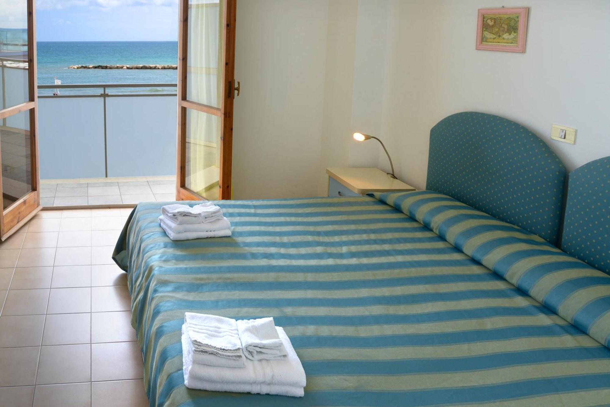 פסארו Hotel Embassy מראה חיצוני תמונה