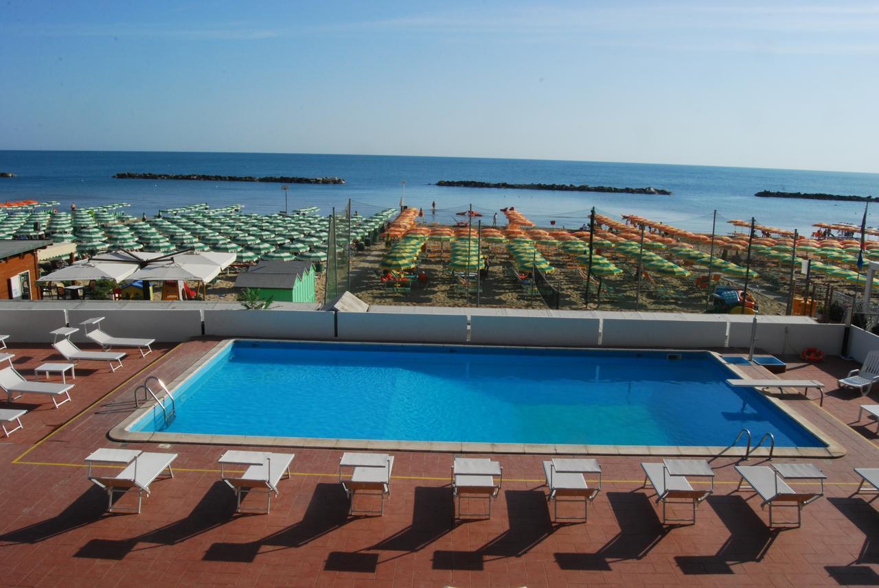 פסארו Hotel Embassy מראה חיצוני תמונה
